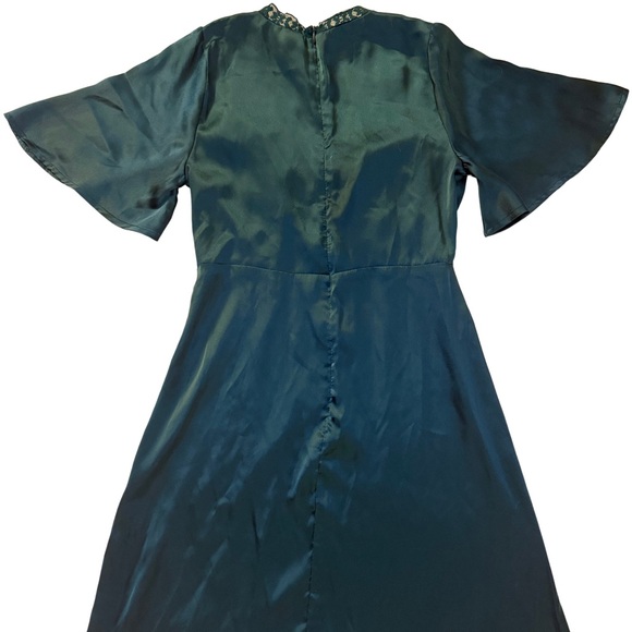 Elegant Green Satin Dress - Picture 3 of 6